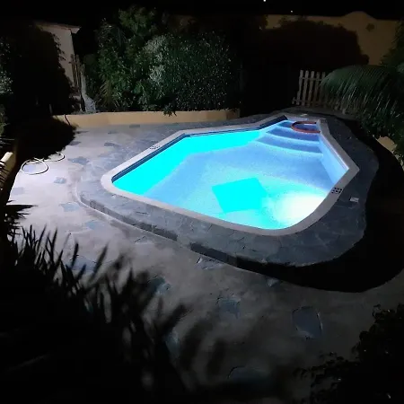 Eden North Paradise 'house A' بيت للعطل